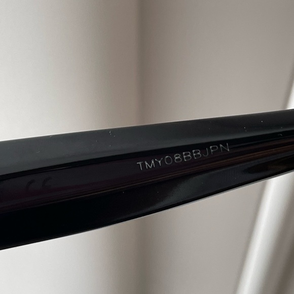 Gucci women’s acetate sunglasses (GUCCI
GG0208S) - Picture 3 of 6